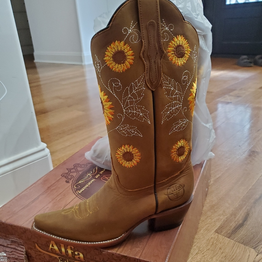 Leather Boots 👢 and belt